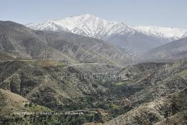 Image du Maroc Professionnelle de  Agnoul un splendide village berbère au pieds du Haut Atlas, région paradisiaque en Mais juin et juillets, ruisseaux et cascades une verdure printanière de paysages verdoyant alliant verdure et montagne enneigée dans les montagnes de la région au Sud de Marrakech. Mardi 14 Mars 2006. (Photo / Abdeljalil Bounhar)
 